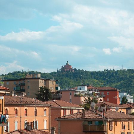 Appartamento Accogliente Con Vista San Luca Bologna Luaran gambar